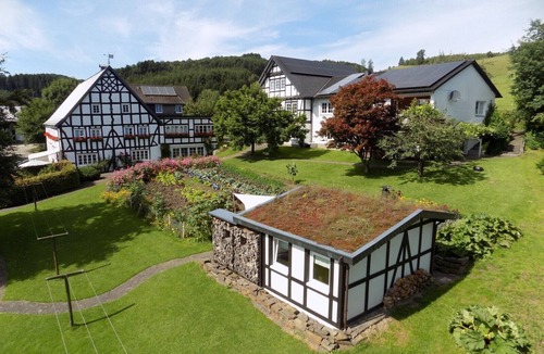 Wildewiese Apartment | Apartment 'Kleeblatt' with Private Terrace, Shared Garden and Wi-Fi