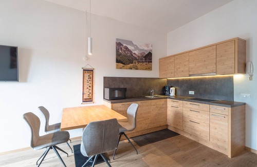 Valdaora di Mezzo Apartment | Apartment 'Kriendl Nr 3' with Mountain View, Shared Garden and Wi-Fi