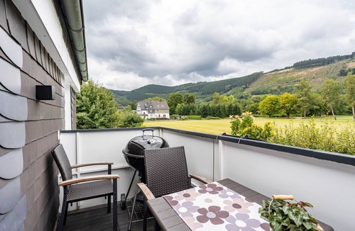 Kickenbach Apartment | Apartment 'Kurparkblicksauerland' with Mountain View, Wi-Fi and Air Conditioning