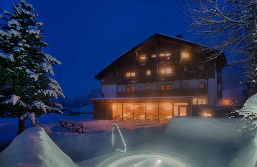 Valle Aurina Apartment | Apartment "Löfflerblick B Rötspitz" with Mountain View, Wi-Fi & Whirlpool