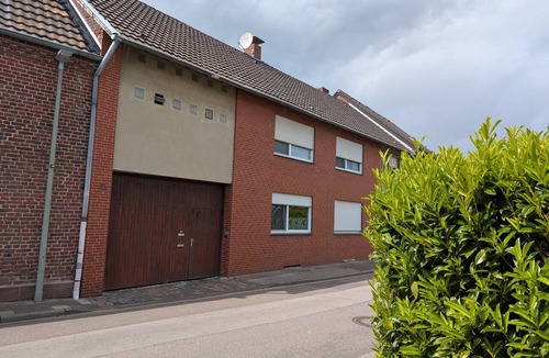Erkelenz Apartment | Apartment “Land Leben 1” with Shared Terrace, Private Garden, and Wi-Fi