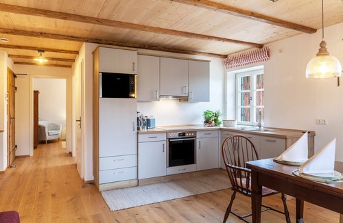 Rottenbuch Apartment | Apartment 'Lisbeth' with Shared Garden, Balcony and Wi-Fi