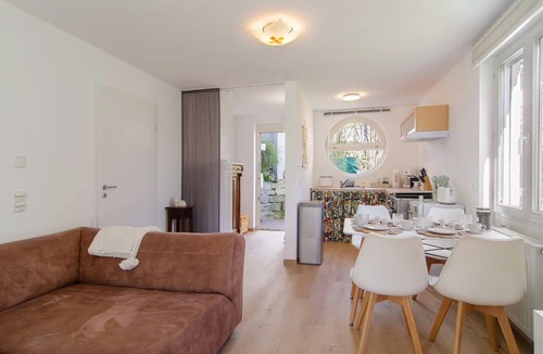 Uhldingen-Muehlhofen Apartment | Apartment 'Mojo’s Lake Constance Dream' with Private Terrace, Garden and Wi-Fi