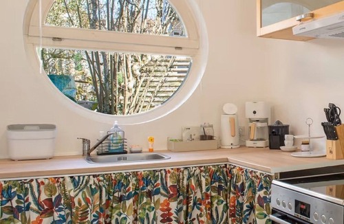 Uhldingen-Muehlhofen Apartment | Apartment 'Mojo’s Lake Constance Dream' with Private Terrace, Garden and Wi-Fi