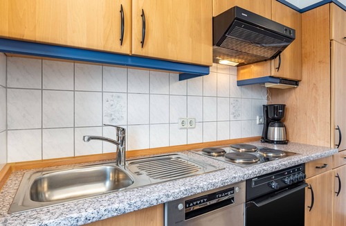 Binz Apartment | Apartment 'Mais. Ringstr. 21, 3. OG Links WE57' with Balcony and Wi-Fi