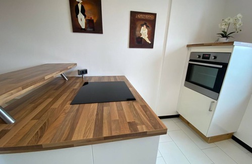 Oy Apartment | Apartment Max - Apartment Max with balcony and swimming pool