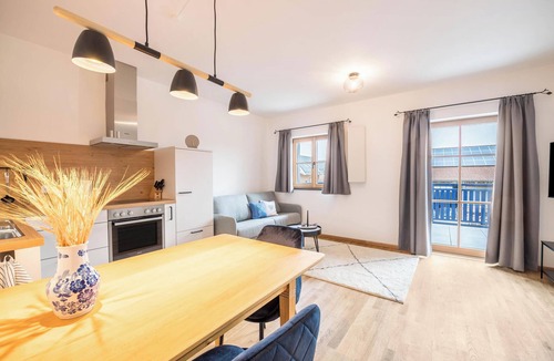 Gilching Apartment | Apartment "Max" at the Schloeglhof with Wi-Fi & Balcony
