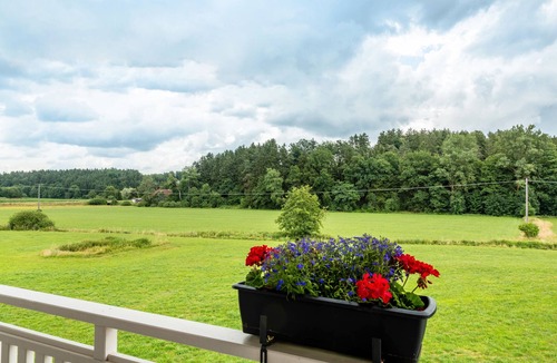 Arnstorf Apartment | Apartment 'Mayerhofer 2' with Shared Terrace, Shared Garden and Wi-Fi