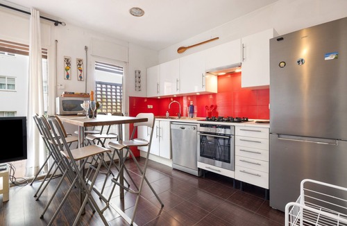 Vallpineda Apartment | Apartment 'Melody' in Central Sitges with Private Terrace, Wi-Fi, and Air Conditioning