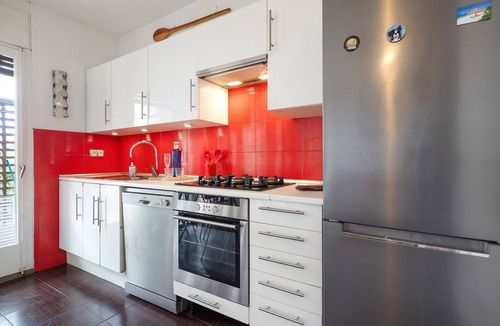 Vallpineda Apartment | Apartment 'Melody' in Central Sitges with Private Terrace, Wi-Fi, and Air Conditioning