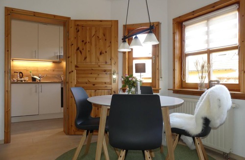 Mistelbach Apartment | Apartment-Modern-Private Bathroom-Garden view