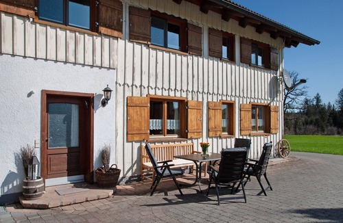 Argenbuhl Apartment | Apartment 'Moos' with Private Terrace and Wi-Fi