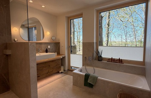 Memmelsdorf Apartment | Apartment near Bamberg: Modern new-build comfort for the whole family!