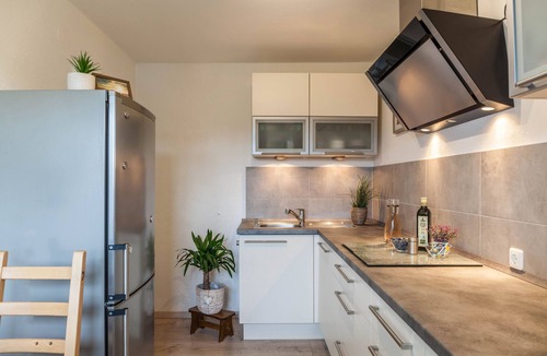 Enzensberg Apartment | Apartment 'Neuschwanstein-blick' with Lake View, Shared Garden and Wi-Fi