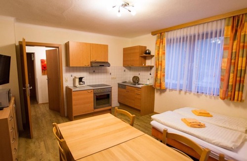 Murau Bed & Breakfast | Apartment no. 25, separate toilet and shower - Gästehaus Leypold