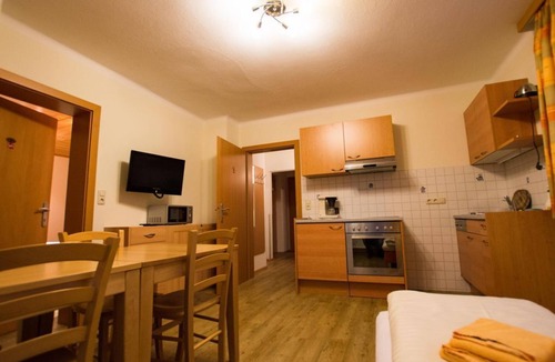 Murau Bed & Breakfast | Apartment no. 25, separate toilet and shower - Gästehaus Leypold