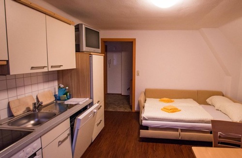 Murau Bed & Breakfast | Apartment no. 25, separate toilet and shower - Gästehaus Leypold