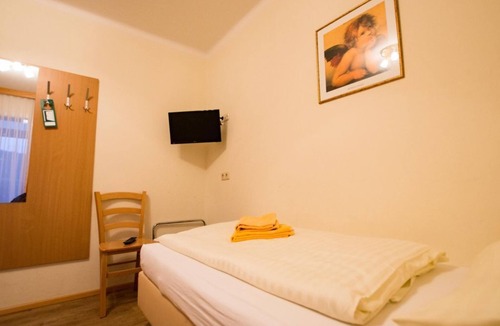 Murau Bed & Breakfast | Apartment no. 31, separate toilet and shower - Gästehaus Leypold