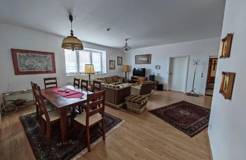 Grafenwohr Apartment | Apartment O3 - Gehobene 6-Zimmer Wohnung 175qm für 1-7 Personen 2x DZ 3x EZ