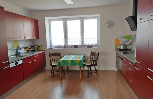 Grafenwohr Apartment | Apartment O3 - Gehobene 6-Zimmer Wohnung 175qm für 1-7 Personen 2x DZ 3x EZ