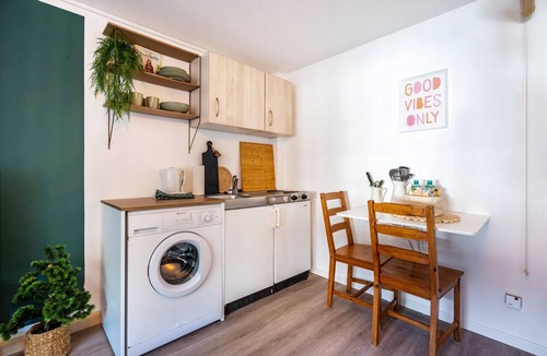 Strehlen Apartment | Apartment 'Oasis of Calm for Long Stays' with Wi-Fi
