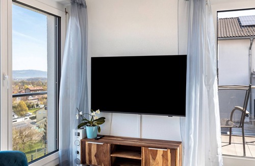 Wahlwies Apartment | Apartment 'Obersee' with Lake View, Shared Garden and Wi-Fi