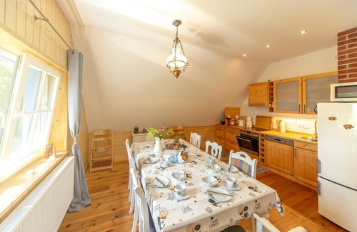 Ummanz Cottage | Apartment OG - Apartments in thatched house