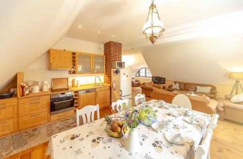 Ummanz Cottage | Apartment OG - Apartments in thatched house