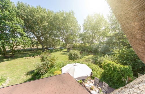 Ummanz Cottage | Apartment OG - Apartments in thatched house