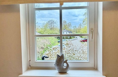 Alt-Travemunde/Ronnau Apartment | Apartment 'Ostsee-Glück' with Sea View, Balcony and Wi-Fi