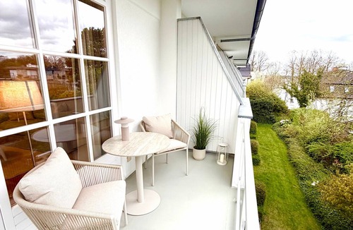 Alt-Travemunde/Ronnau Apartment | Apartment 'Ostsee-Glück' with Sea View, Balcony and Wi-Fi