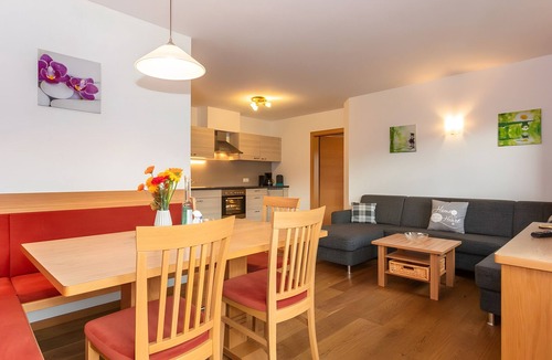 Mittersill Apartment | Apartment "Panorama" with Mountain Views, Shared Garden, and Wi-Fi