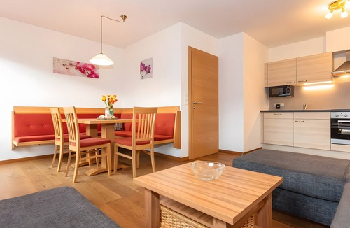 Mittersill Apartment | Apartment "Panorama" with Mountain Views, Shared Garden, and Wi-Fi