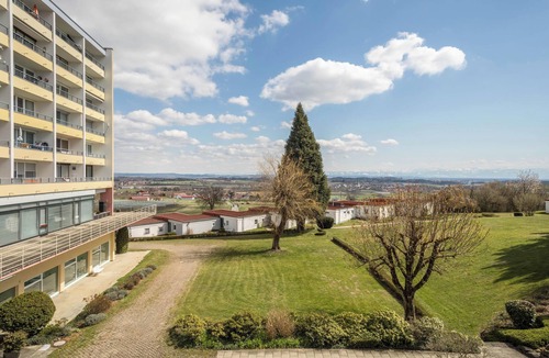 Markdorf Apartment | Apartment “Panoramablick” with Lake and Mountain View, Garden & Pool