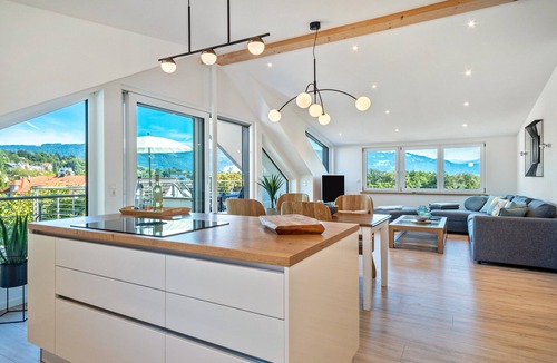 Steig Apartment | Apartment 'Pfänderblick' with Mountain View, Private Terrace and Wi-Fi
