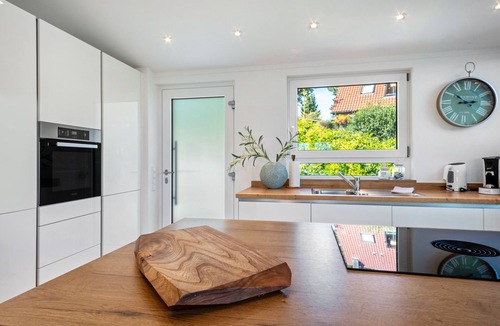Steig Apartment | Apartment 'Pfänderblick' with Mountain View, Private Terrace and Wi-Fi
