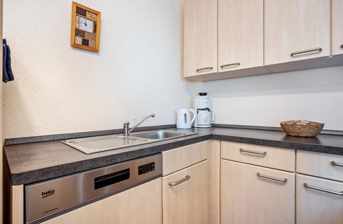 Ostseebad Prerow Apartment | Apartment 'Prerow Am Deich - Ferienwohnung 2' with Private Terrace and Wi-Fi