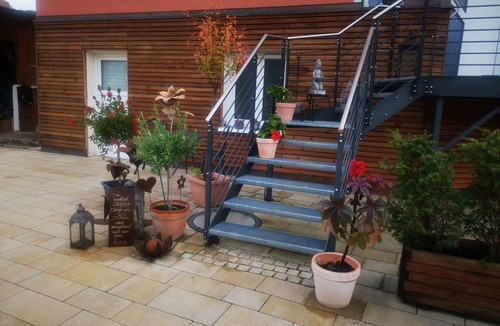 Kirchehrenbach Apartment | Apartment 'Quiet Modern' with Shared Pool, Wi-Fi and Air Conditioning
