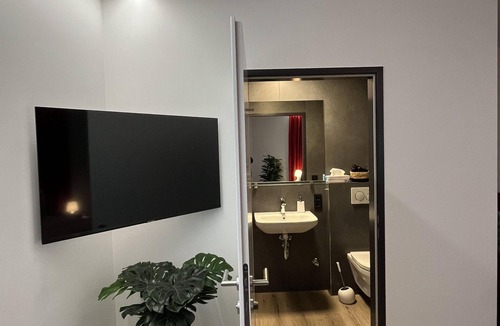 Linz Apartment | Apartment Red Comfort Retreat