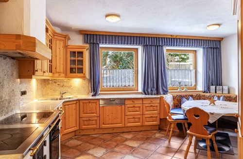 Gattererberg Apartment | Apartment "Rofanblick" with Mountain View, Wi-Fi & Balcony