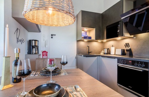 Burgweiler Apartment | Apartment "Romanas" with Private Terrace & Wi-Fi