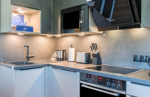 Burgweiler Apartment | Apartment "Romanas" with Private Terrace & Wi-Fi
