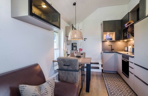 Burgweiler Apartment | Apartment "Romanas" with Private Terrace & Wi-Fi