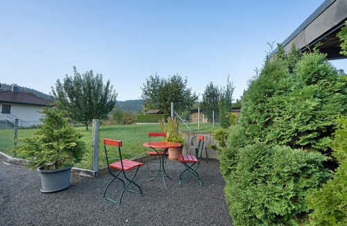 Rathmannsdorf Apartment | Apartment 'Romantische Fewo Sächs Schweiz' with Shared Terrace and Wi-Fi