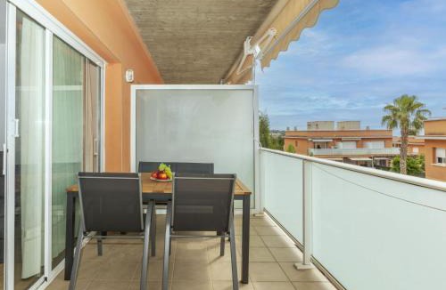 Creixell Apartment | Apartment Ronda Creixell by Interhome