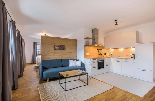 Gilching Apartment | Apartment 'Rosa' at the Schloegelhof with Wi-Fi & Balcony