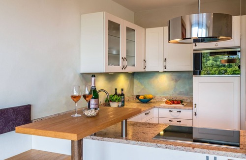 Pelham Apartment | Apartment "Rosengarten" with Lake View, Private Terrace & Wi-Fi