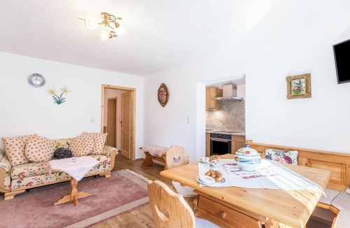 Mittenwald Apartment | Apartment 'Rosenquarz' Near the Ski Lift with Mountain View, Wi-Fi & Balcony