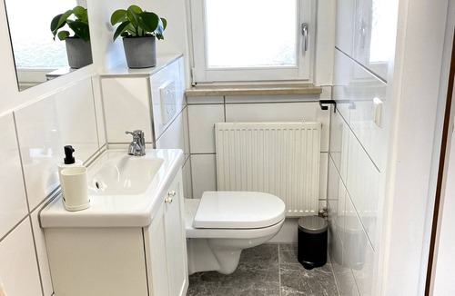 Mengkofen Apartment | Apartment 'Ruhige Lage, Terrasse' with Balcony, Wi-Fi and Air Conditioning