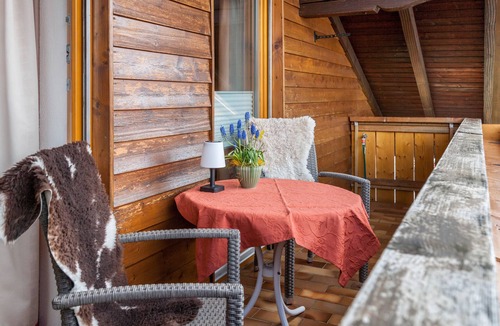 Schraden Apartment | Apartment 'Schloßberg' with Mountain View, Balcony and Wi-Fi